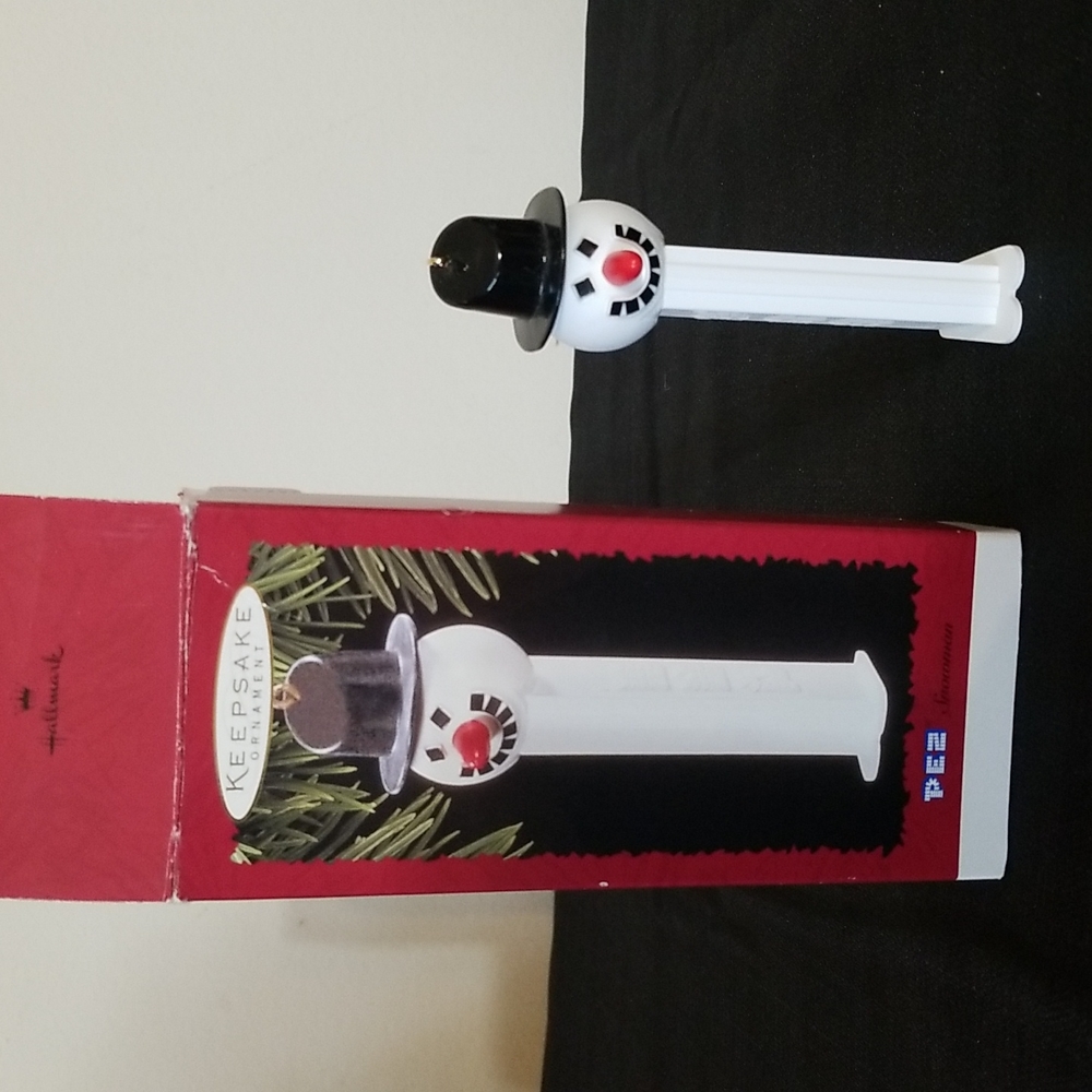 Hallmark Keepsake Pez Snowman ornament (1996)
